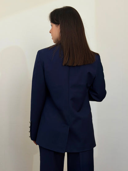 Класичний костюм з прямими брюками