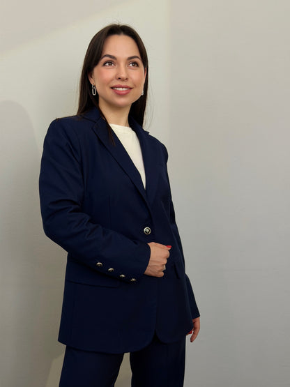 Класичний костюм з прямими брюками