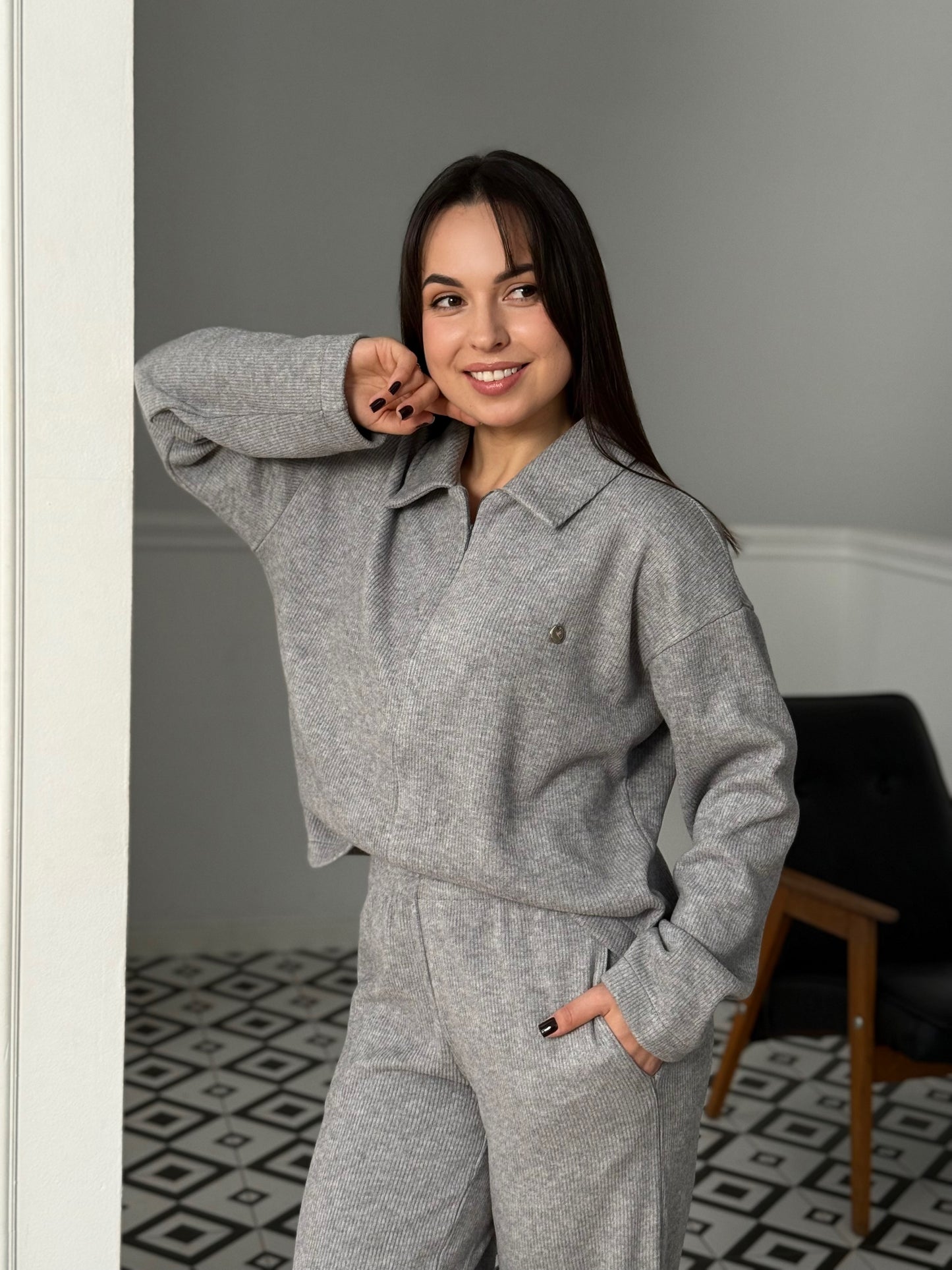 Трикотажний костюм з пуловером на блискавці