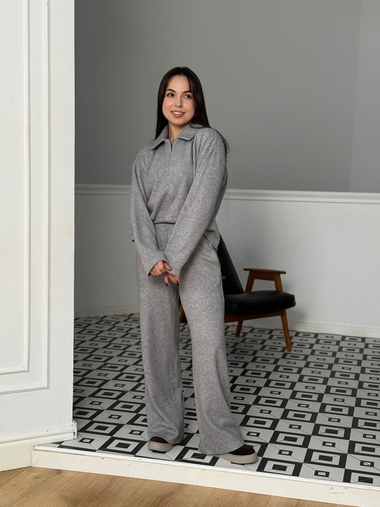 Трикотажний костюм з пуловером на блискавці