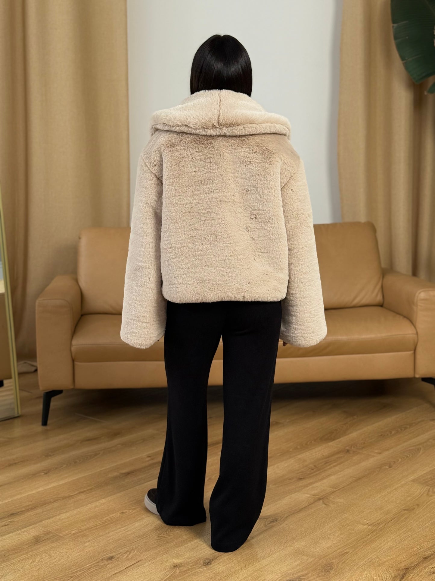 Шубка з м’якого екохутра