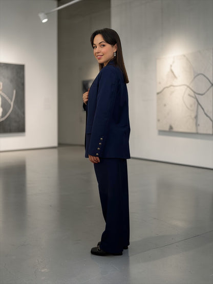 Класичний костюм з прямими брюками