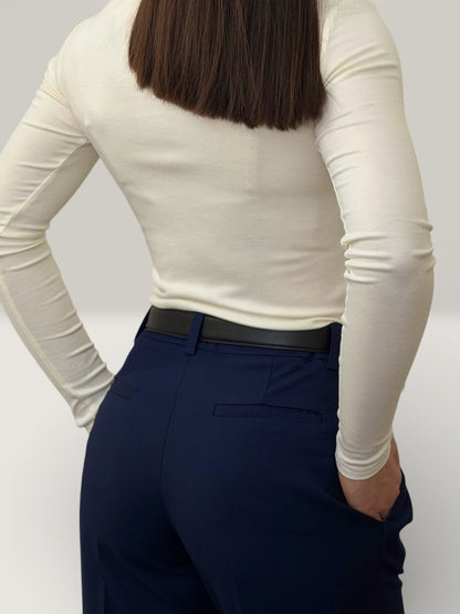 Класичний костюм з прямими брюками