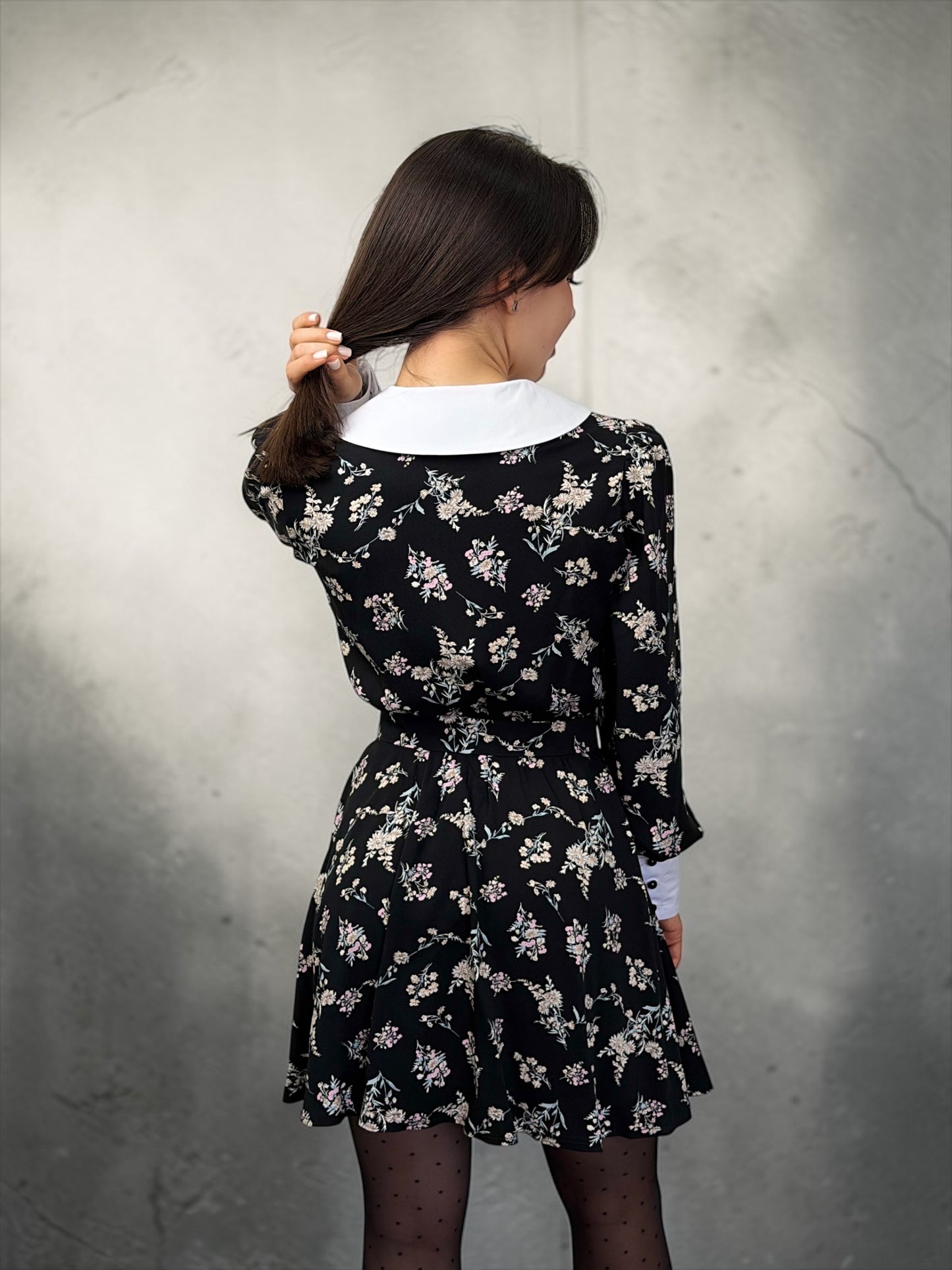 Сукня з контрастним коміром