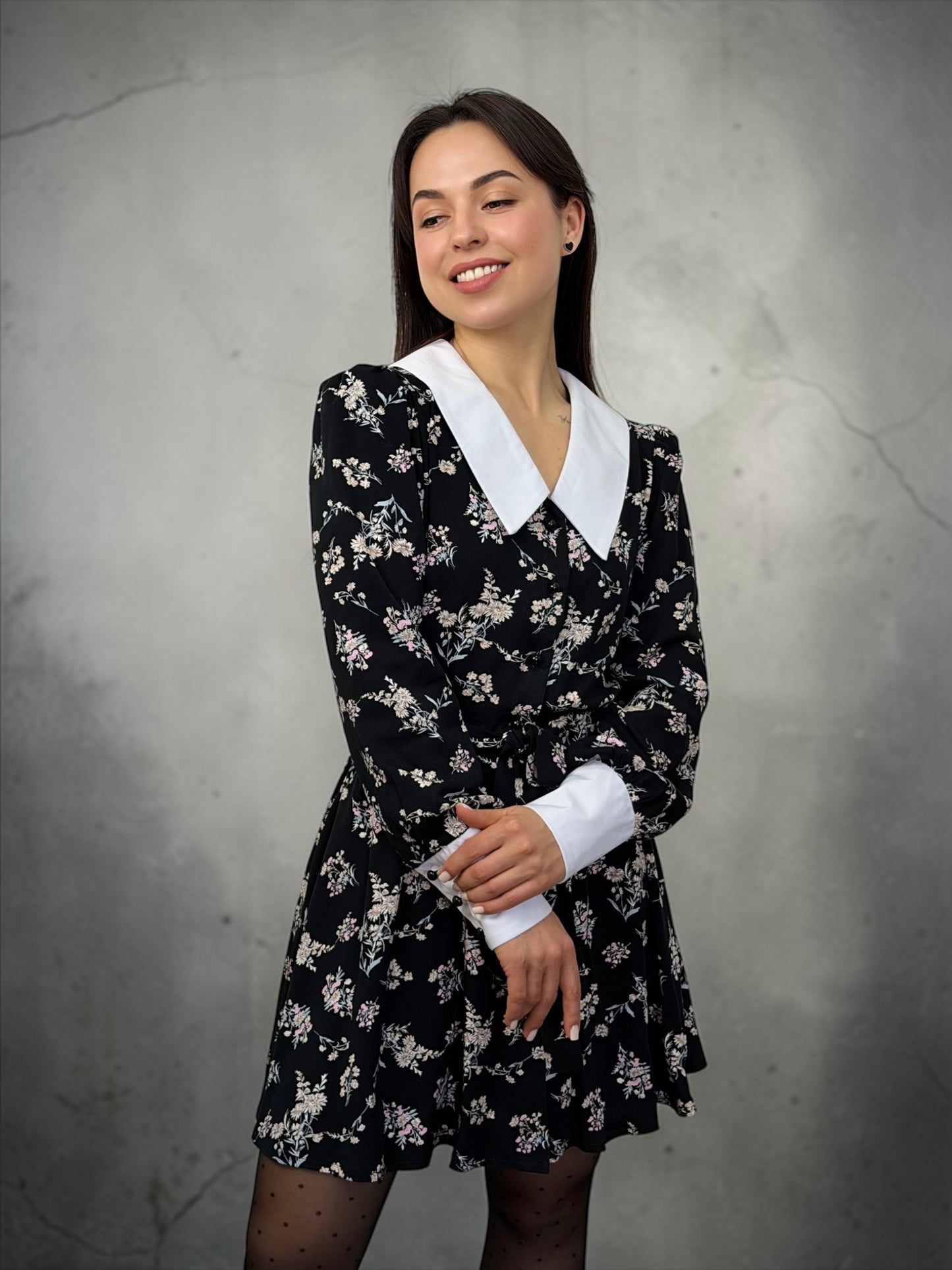 Сукня з контрастним коміром